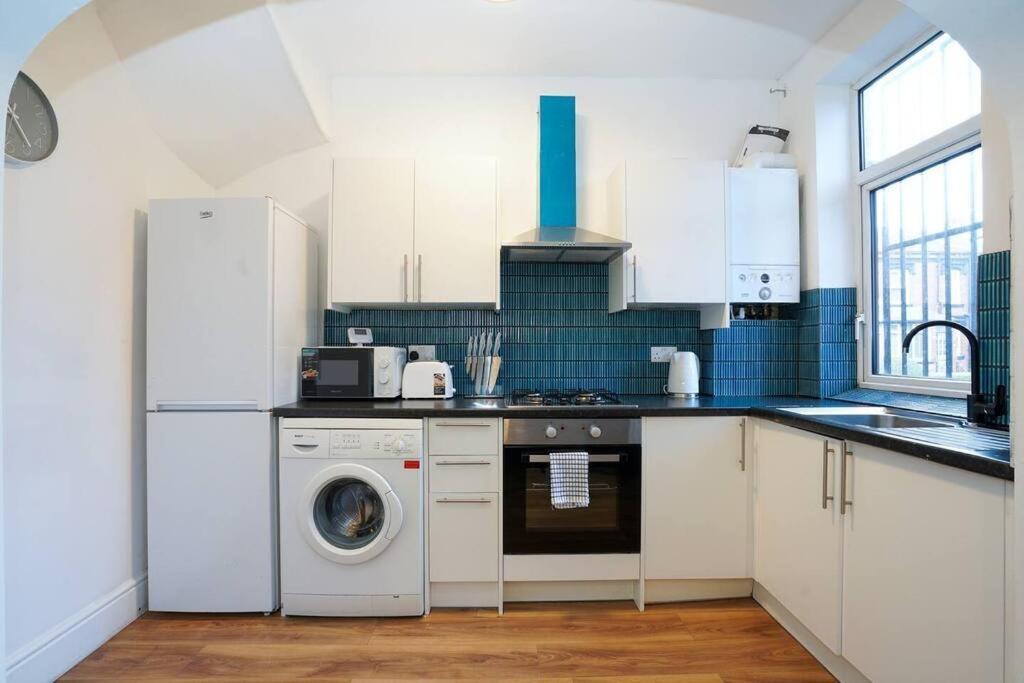 3 Bedroom Home With Free Parking Leeds (West Yorkshire) Exterior foto