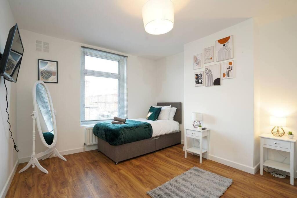 3 Bedroom Home With Free Parking Leeds (West Yorkshire) Exterior foto