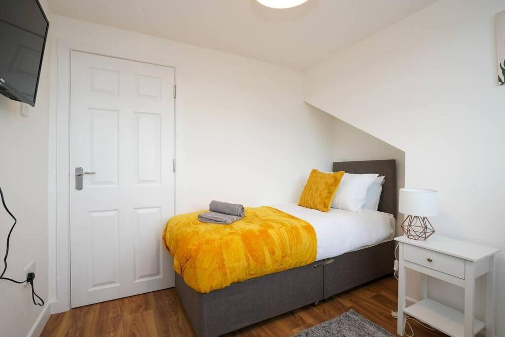 3 Bedroom Home With Free Parking Leeds (West Yorkshire) Exterior foto